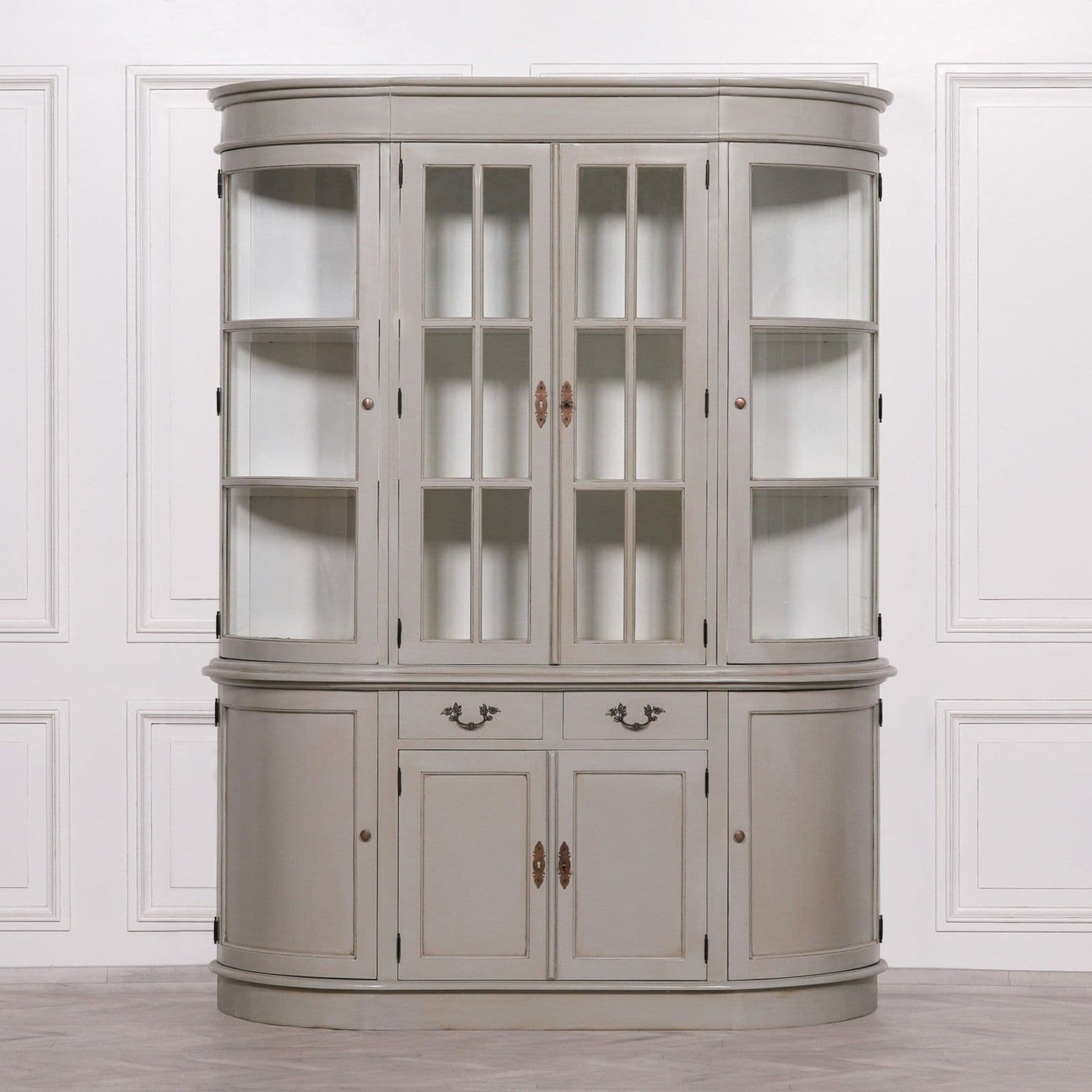 French Style Display Cabinet – Elegant Glass-Front Storage in Shabby Chic or Modern Designs