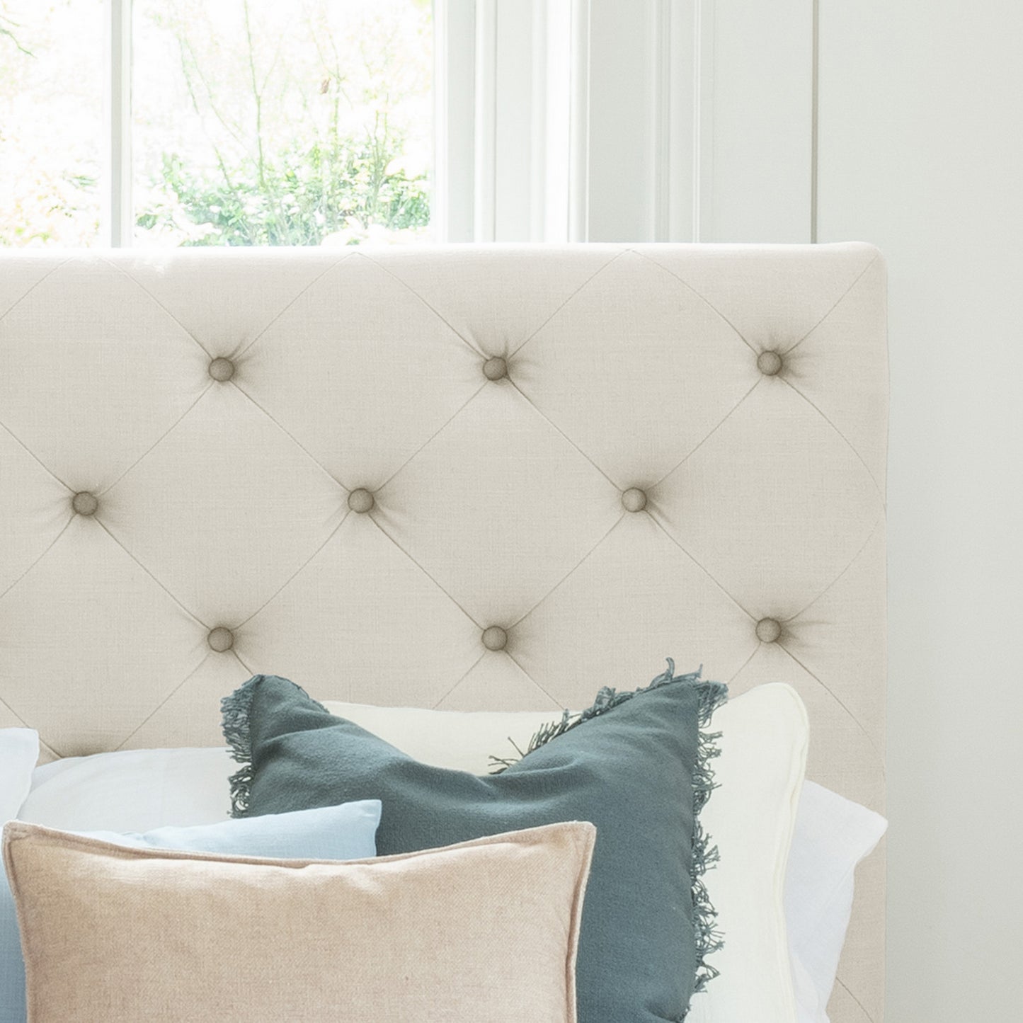 Close Up - Toulon French Bed