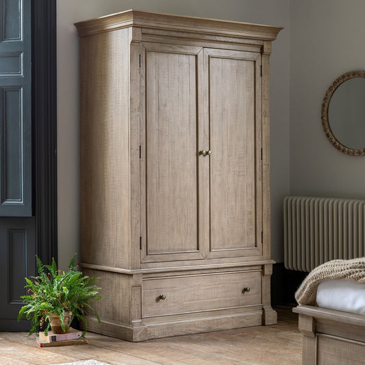 Fall in Love with a French Wardrobe: Elegance That Organizes