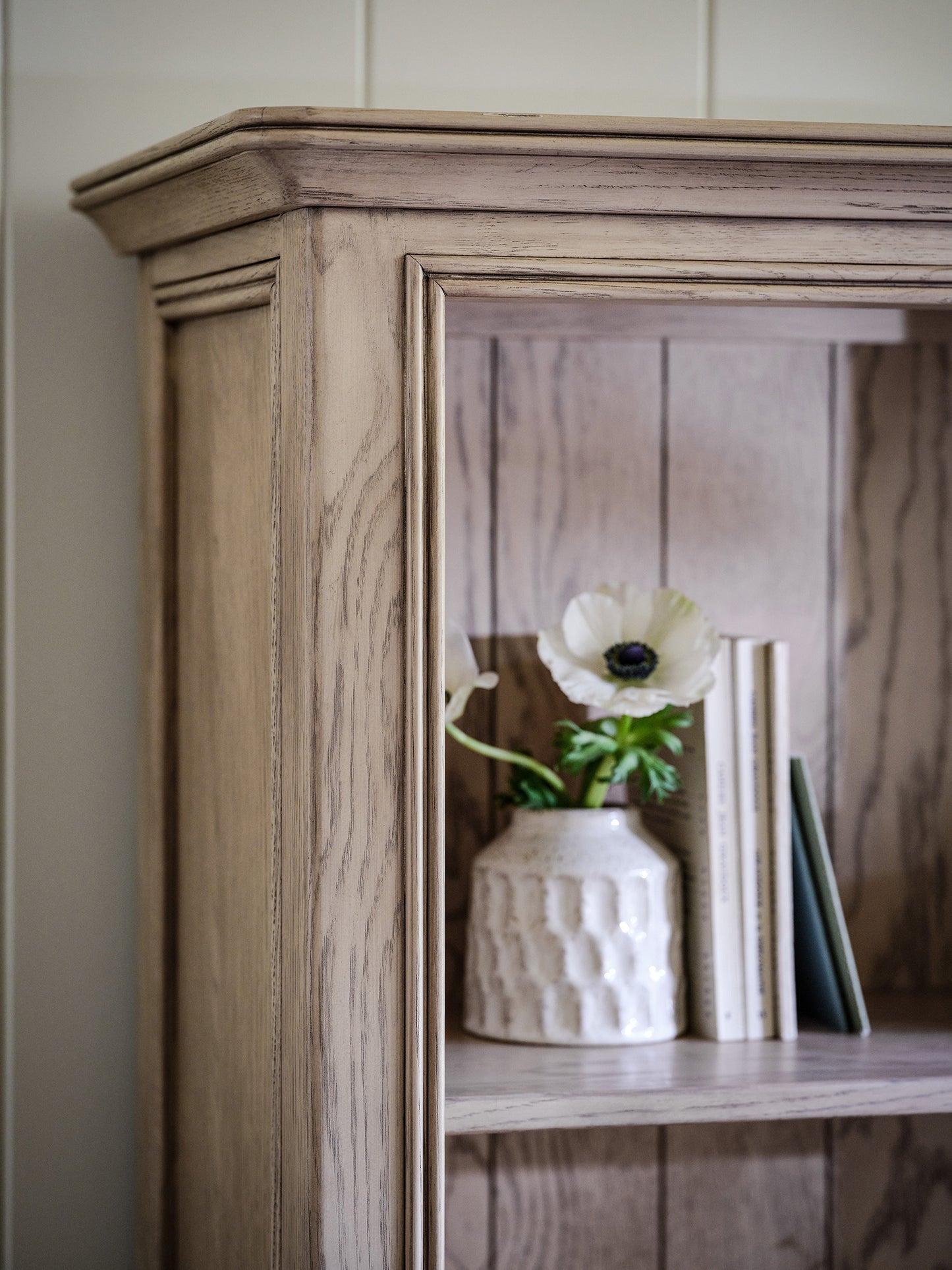 Toulon French Bookcase - Close up to show Oak grains