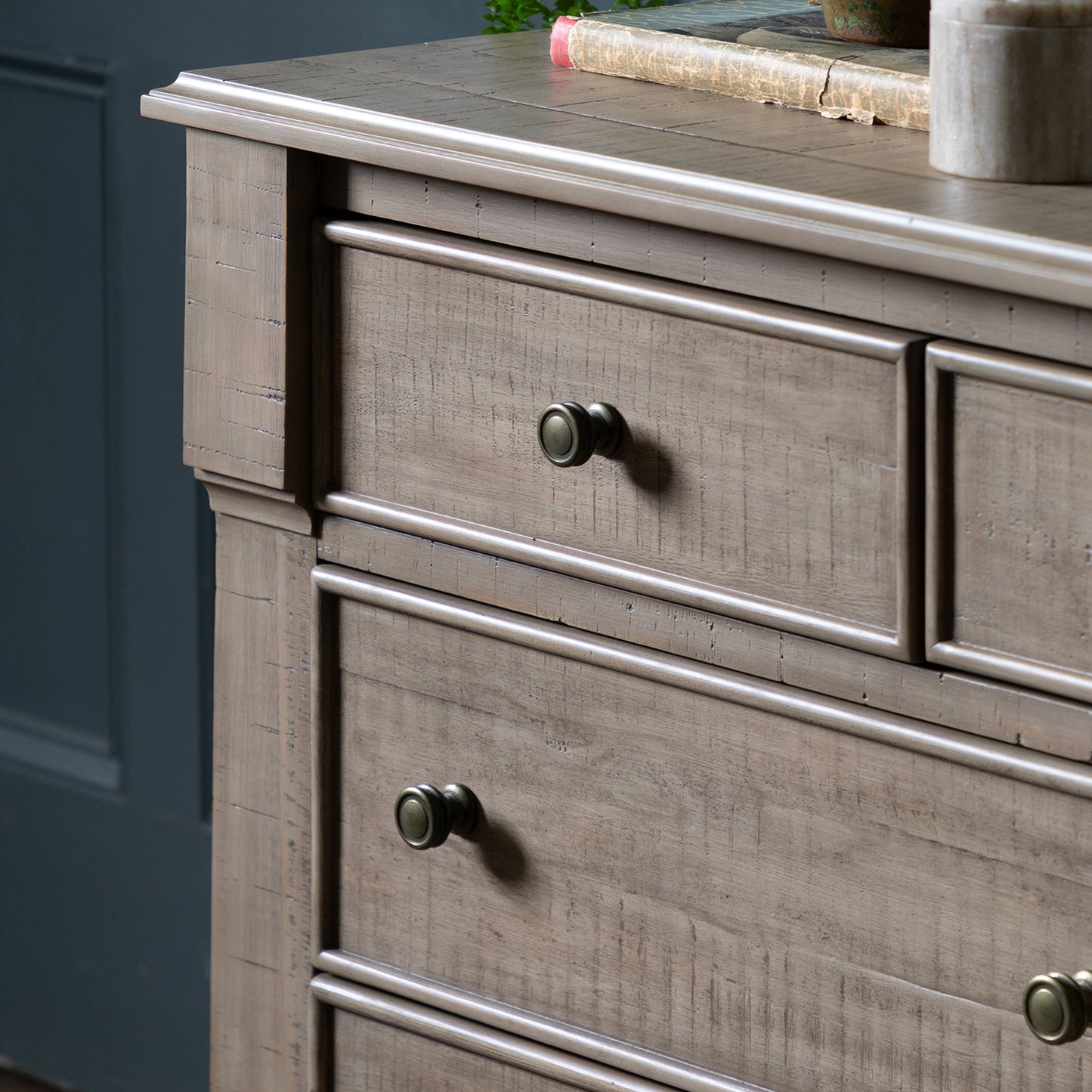 Vancouver Contemporary Wide 7-Drawer Sleigh Chest