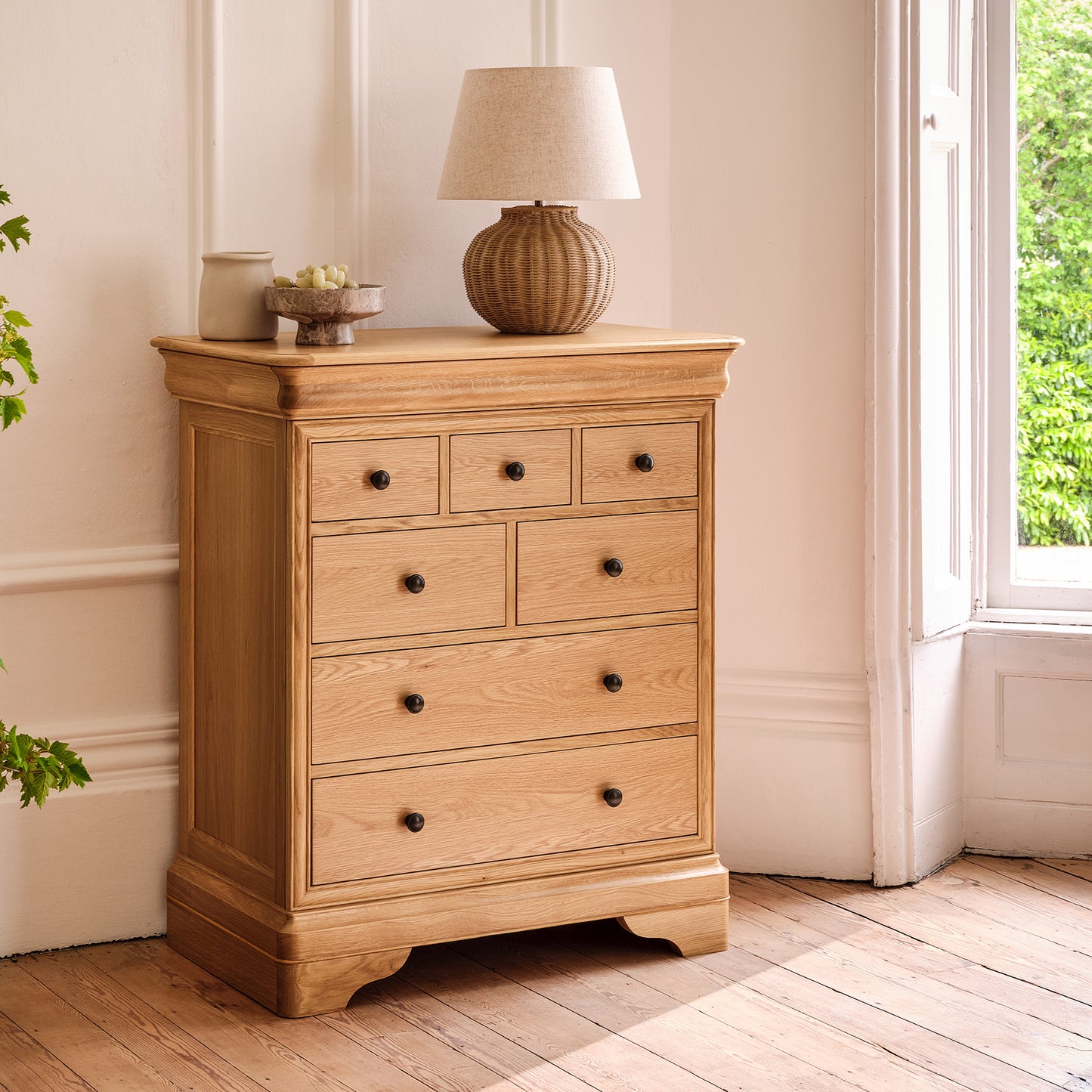 Willis Gambier Bordeaux Oak Sleigh 4+3 Drawer Chest